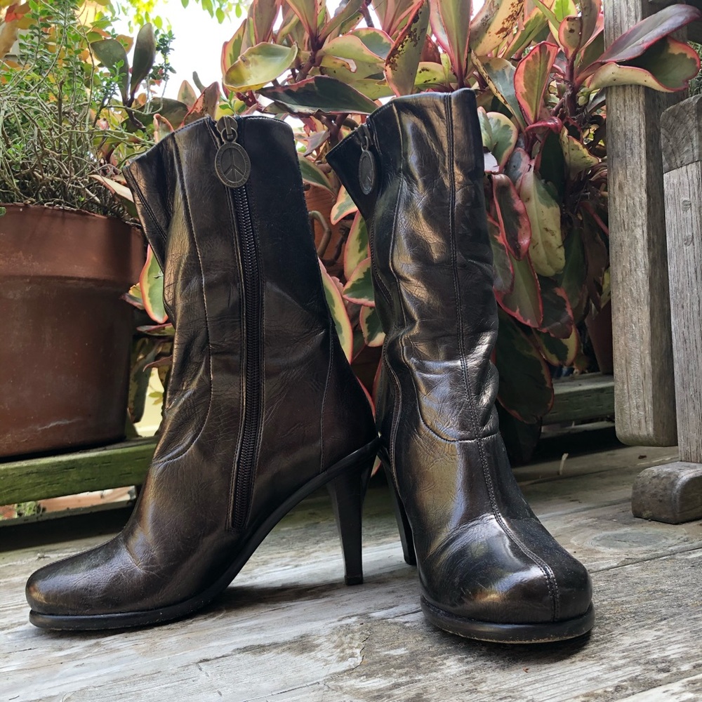 Donald J Pliner. Lightly worn comfy boots.